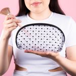 Cosmetiquera-en-forma-de-concha-de-malla-con-patron-de-corazones-Miniso-8-8216