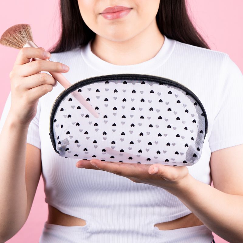 Cosmetiquera-en-forma-de-concha-de-malla-con-patron-de-corazones-Miniso-8-8216