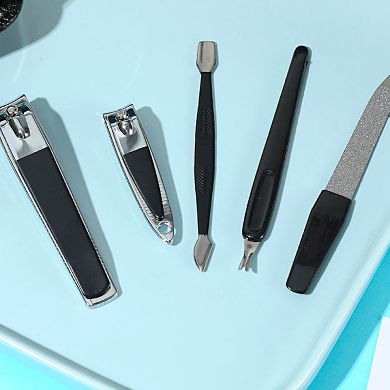 Set-de-manicura-con-cierre-de-5-pzs-negro-Miniso-5-3523