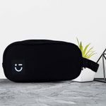 Cosmetiquera-con-correa-con-cara-sonriente-negro-Miniso-2-9762