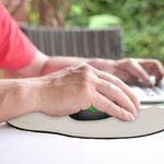 Mouse-pad-con-soporte-para-mu-ecas-color-gris-Miniso-4-11136