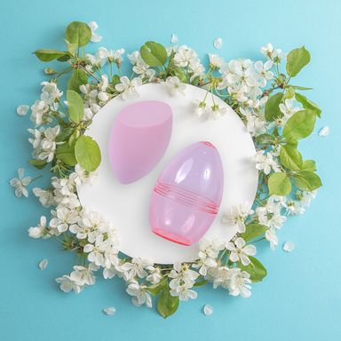 Esponja de maquillaje inclinada con estuche de viaje transparente sakura -  Miniso