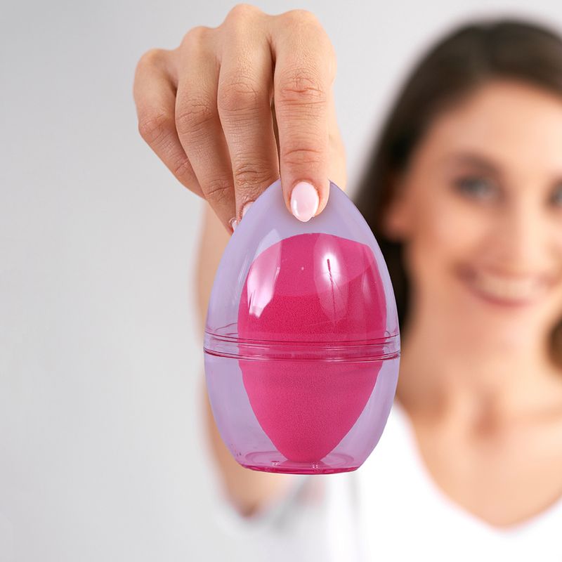 Esponja-de-maquillaje-inclinada-con-estuche-de-viaje-transparente-fucsia-Miniso-2-10765