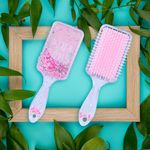 Cepillo-para-pelo-rosa-cuadrado-illusion-collection-Miniso-2-10898