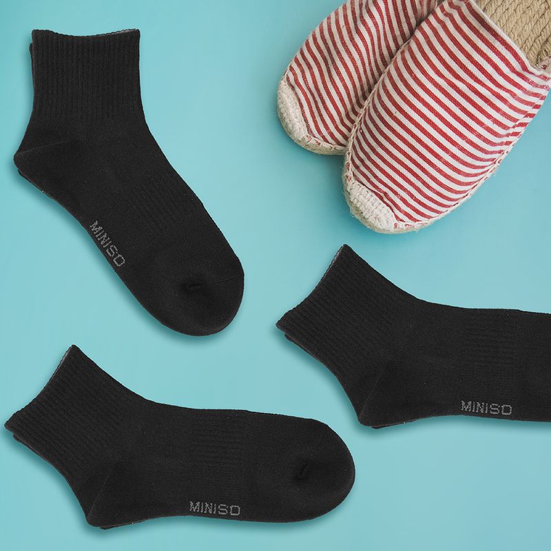 Paquete-de-medias-atleticos-para-mujer-transpirables-negros-3-pzs-Miniso-2-5558