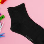 Paquete-de-medias-atleticos-para-mujer-transpirables-negros-3-pzs-Miniso-5-5558