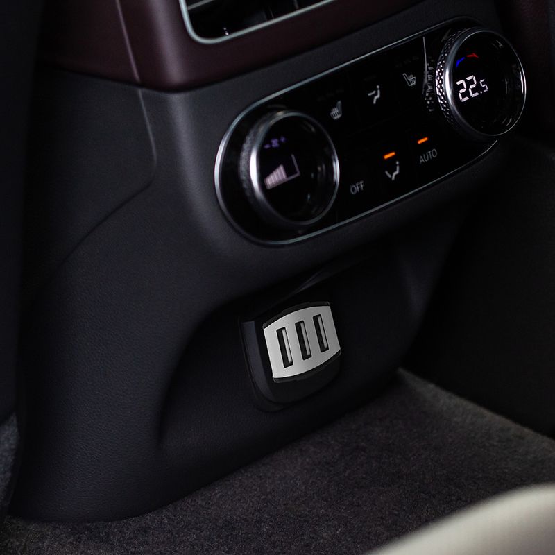 Cargador-de-coche-de-3-1-a-y-3-puertos-usb-modelo-sc320-negro-miniso-Miniso-2-10517