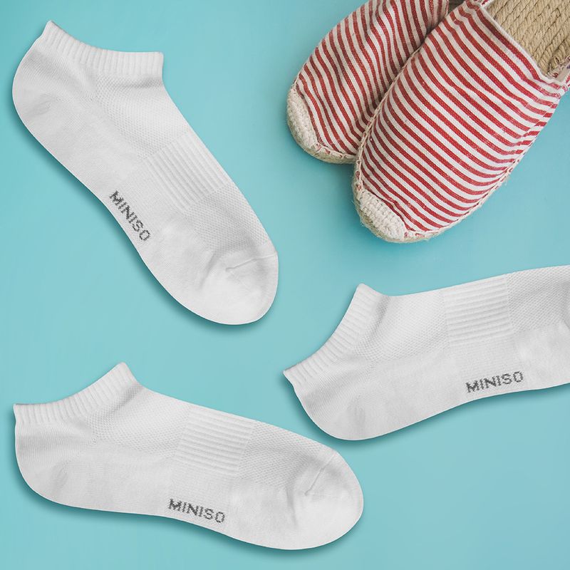 Paquete-de-medias-atleticos-para-mujer-blancos-3-pzs-Miniso-2-5556