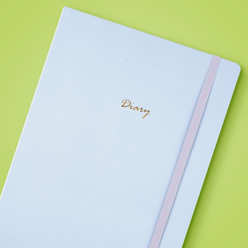 Cuaderno-estampado-con-plan-mensual-gris-160-hojas-Miniso-2-4808