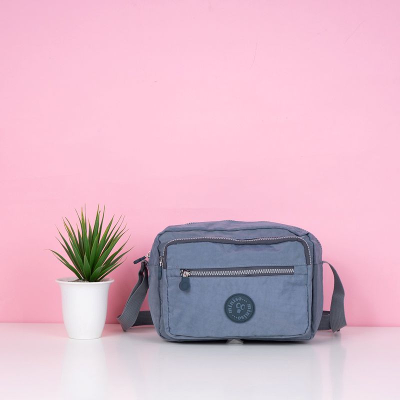 Bolsa-crossbody-camara-colores-solidos-fruity-fairy-2-0-series-gris-azulejo-Miniso-6-7886