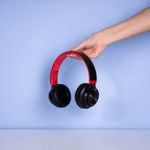 Aud-fonos-de-diadema-coloridos-con-luces-rojo-Miniso-2-7534