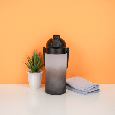 Tomatodo de plastico para agua con sorbete de gran capacidad gradient series blanco y negro 2L - Miniso