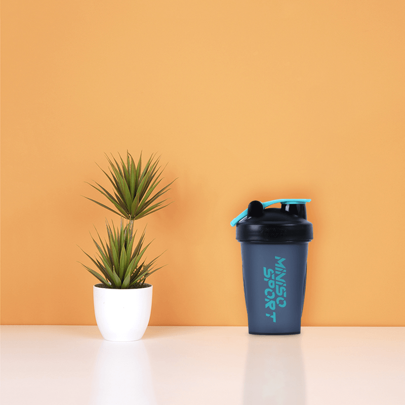Botella-agitadora-con-asas-miniso-sports-negro-550-ml-Miniso-2-9671