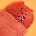 Manta-con-capucha-los-osos-escandalosos-5-0-pardo-Miniso-2-13679
