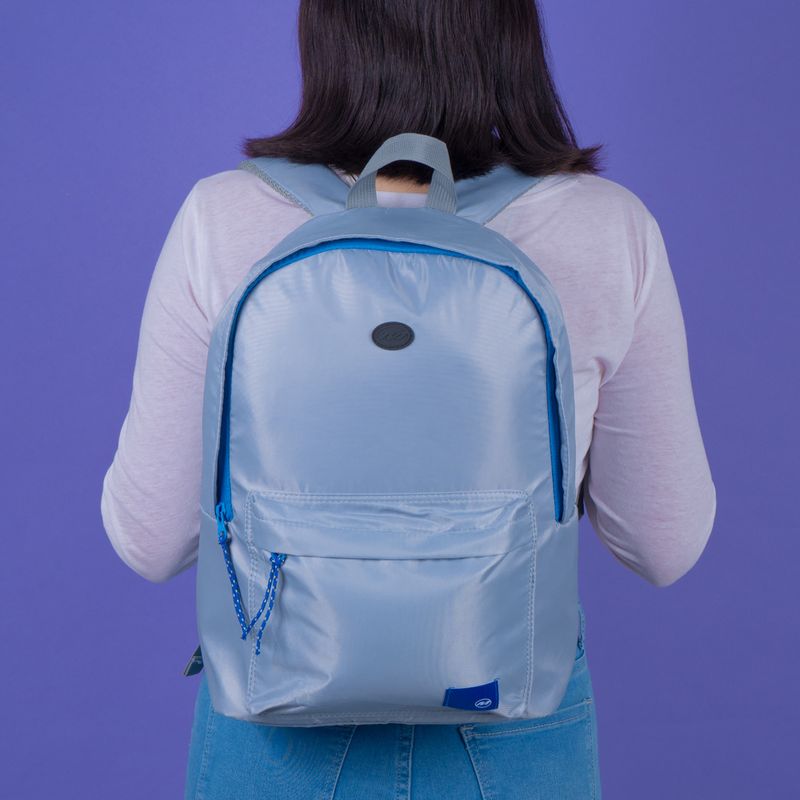 Mochila-basica-miniso-con-detalles-en-contraste-gris-Miniso-7-12638