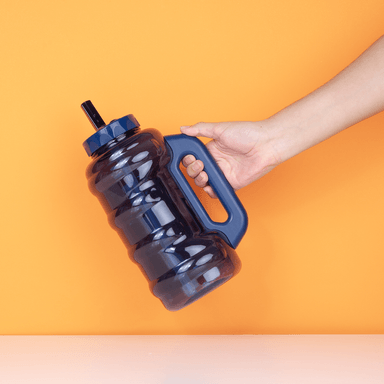 Tomatodo de plastico de agua fria de gran capacidad con sorbete y asa azul 1850 ml - Miniso