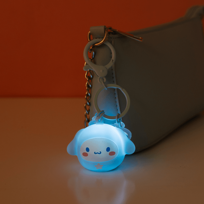 Llavero-para-bolsa-daruma-luminoso-cinnamoroll-Sanrio-2-10217
