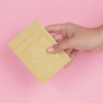 Tarjetero-de-moda-miniso-dise-o-rombos-bordados-amarillo-Miniso-2-13894