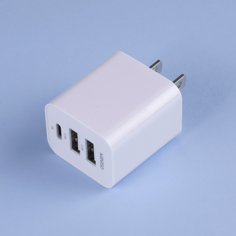 Cargador-15w-mod-st790-blanco-usb-C-y-doble-usb-Miniso-5-14595