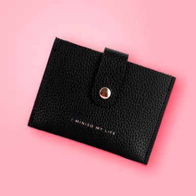Tarjetero de moda miniso con letras doradas negro -  Miniso