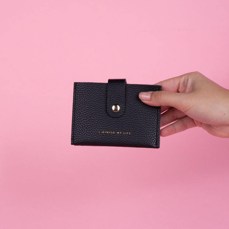 Tarjetero-de-moda-miniso-con-letras-doradas-negro-Miniso-7-14994