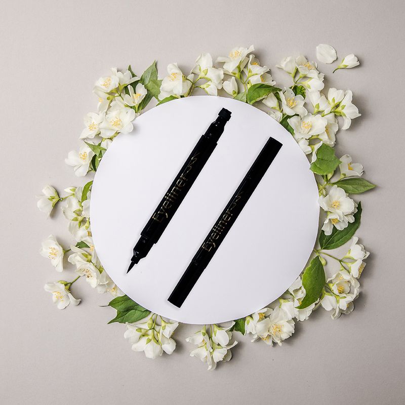 Delineador-de-ojos-de-doble-cabeza-con-sello-en-forma-de-estrella-Miniso-2-13539