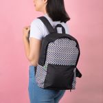 Mochila-clasica-miniso-cuadros-blanco-y-negro-Miniso-7-16051