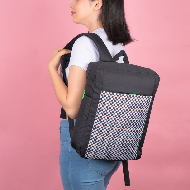 Mochila-rectangular-miniso-cuadros-blanco-y-negro-Miniso-7-16050
