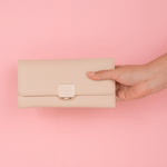 Cartera-para-mujer-miniso-rectangular-con-broche-tono-beige-Miniso-2-16205