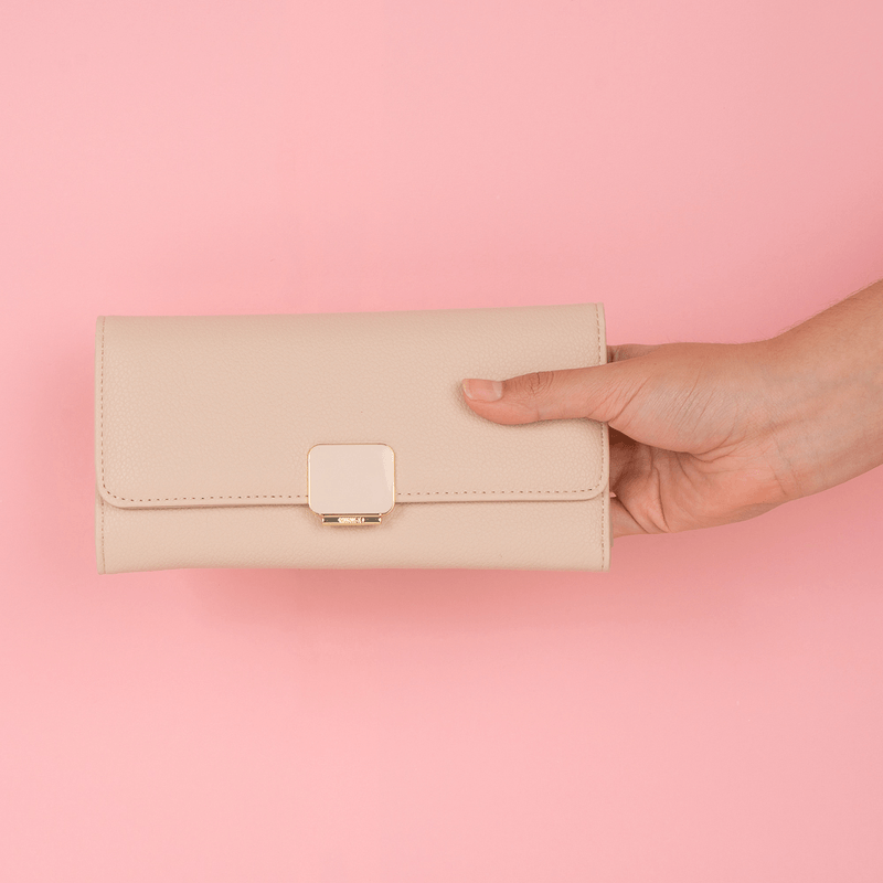 Cartera-para-mujer-miniso-rectangular-con-broche-tono-beige-Miniso-2-16205