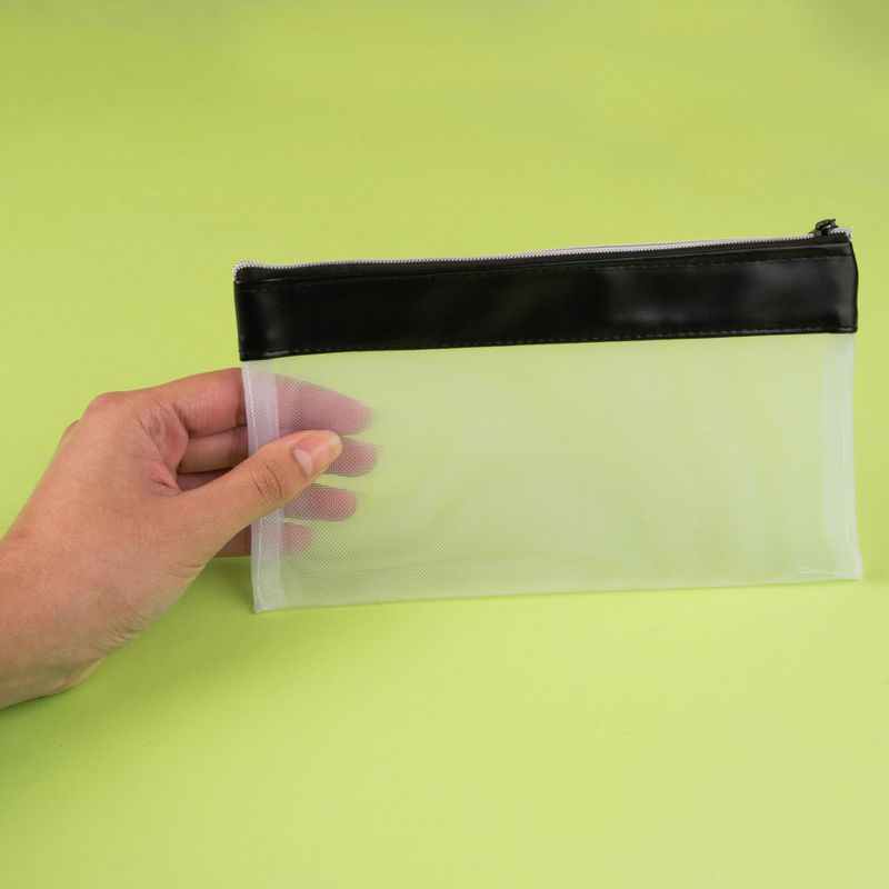 Cartuchera-de-malla-21x11cm-serie-black-white-Miniso-Cartuchera-de-malla-21x11cm-serie-black-white-Cartuchera-de-malla-21x11cm-serie-black-white-Miniso-Cartuchera-de-malla-21x11cm-serie-black-white-2-18465