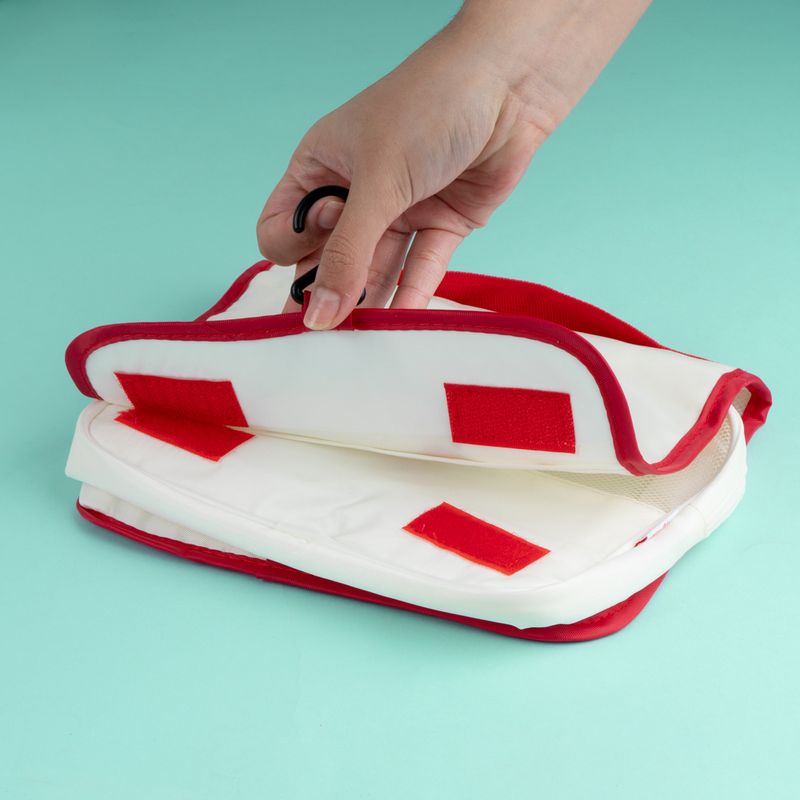 Neceser-de-viaje-hello-kitty-apple-collection-con-gancho-sanrio-Sanrio-2-18325