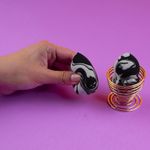 Set-de-esponjas-de-maquillaje-marmoleado-con-soporte-met-lico-black-white-series-Miniso-2-18401