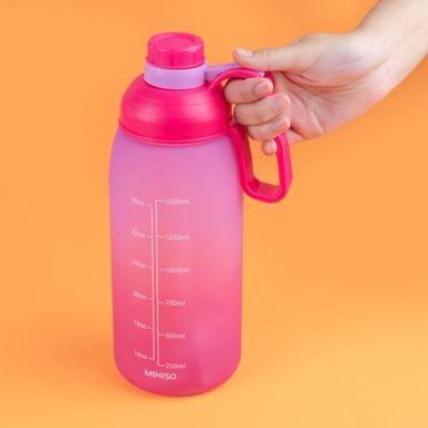 Tomatodo de plástico con asa de la serie gradient 1800 ml purpura y rosa -  Miniso