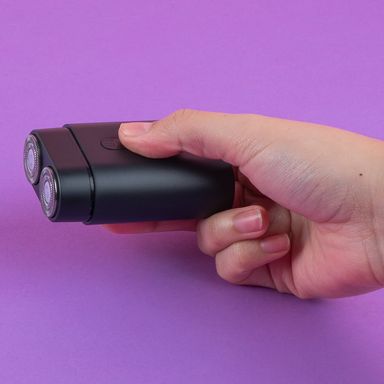Mini máquina de afeitar negra recargable para hombres -  Miniso