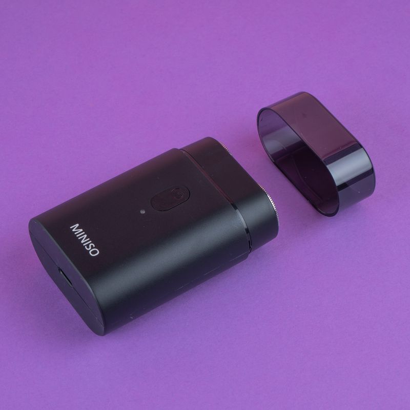 Mini-m-quina-de-afeitar-negra-recargable-para-hombres-Miniso-5-17535