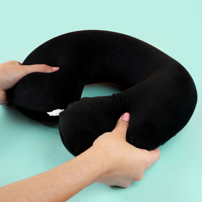 Almohada-de-viaje-en-forma-de-u-de-espuma-viscoel-stica-de-color-s-lido-de-la-serie-clasica-negro-Miniso-2-17181