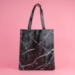 Mochila-de-moda-serie-black-white-marmoleado-negro-Miniso-7-19356