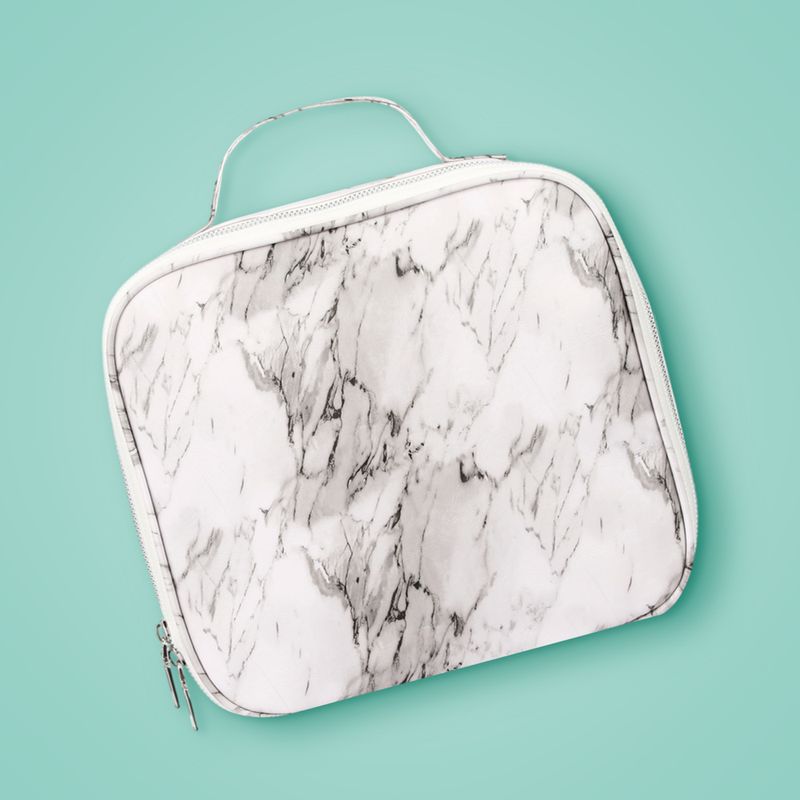 Cosmetiquera-grande-con-asa-serie-black-white-marmoleado-blanco-Miniso-3-19088