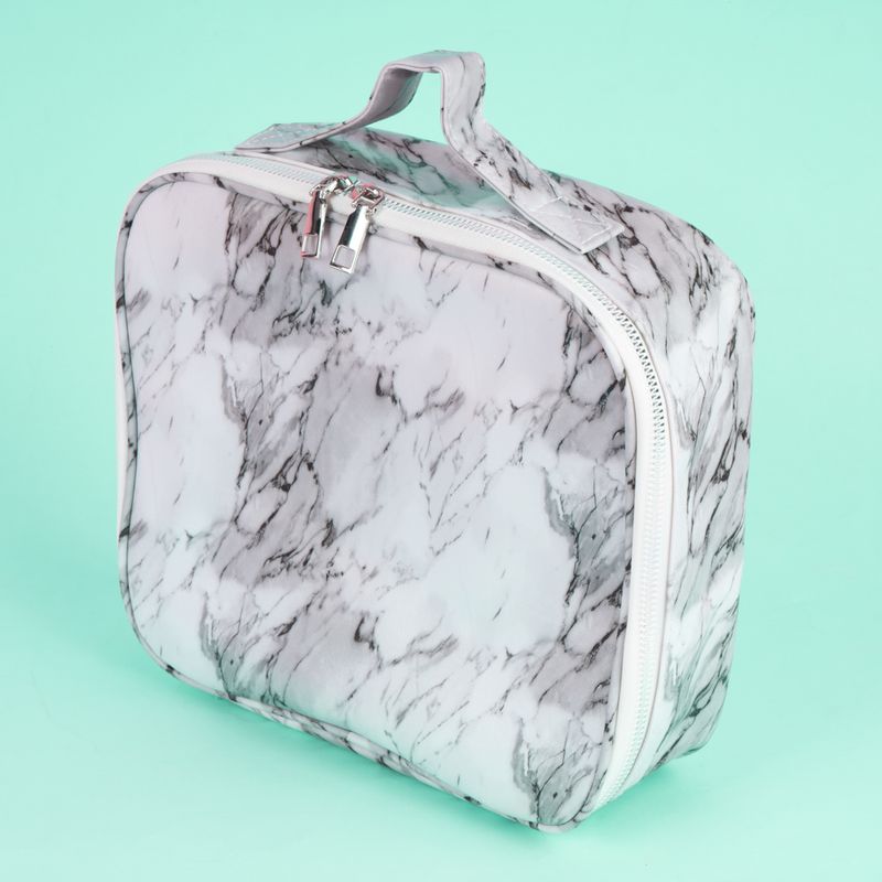 Cosmetiquera-grande-con-asa-serie-black-white-marmoleado-blanco-Miniso-7-19088
