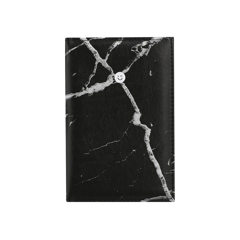 Porta-pasaporte-serie-black-white-marmoleado-negro-Miniso-1-19090