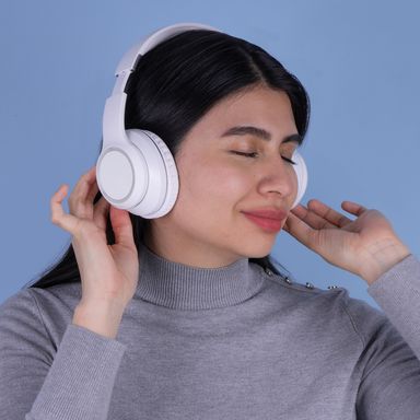 Audífonos inalambrico con luz led modelo ch66 blanco miniso -  Miniso