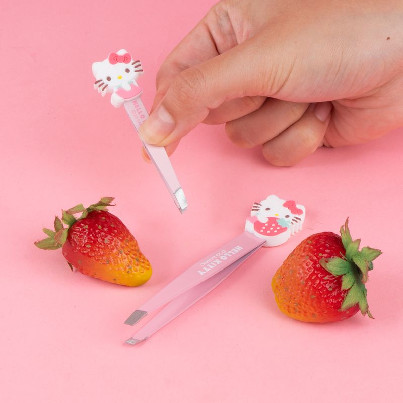 Kit-de-pinzas-para-cejas-strawberry-collection-Sanrio-Kit-de-pinzas-para-cejas-strawberry-collection-Sanrio-2-19741