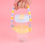 Vaso-de-pl-stico-con-tapa-abatible-y-correa-con-cuentas-500-ml-azul-Miniso-2-19861
