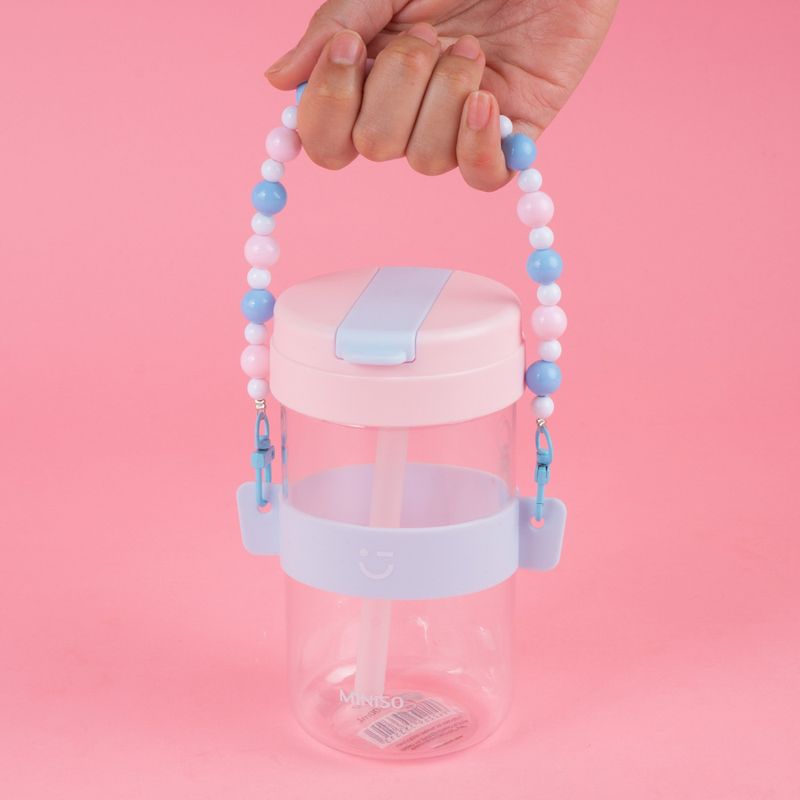 Vaso-de-pl-stico-con-tapa-abatible-y-correa-con-cuentas-500-ml-rosa-Miniso-2-19862