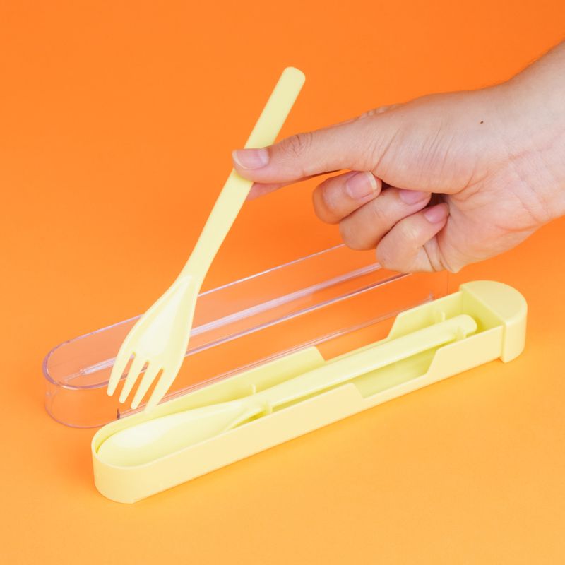 Juego-de-cubiertos-extra-bles-coloridos-amarillo-Miniso-2-20358