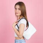 Bolso-hobo-serie-black-white-cadena-blanco-Miniso-2-20849