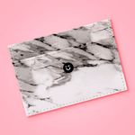 Tarjetero-serie-black-white-marmoleado-blanco-Miniso-3-20855