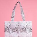 Mochila-de-moda-serie-black-white-marmoleado-blanco-Miniso-3-20856
