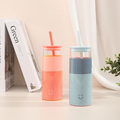 Tomatodo de vidrio con funda de silicona bicolor 475 ml colores mixtos -  Miniso